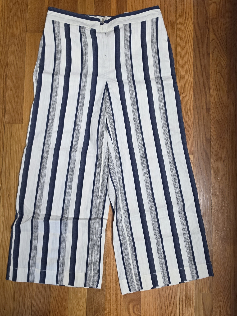 NWT Loft Wide-Leg Striped Crop Bottoms in Navy and White In Size M